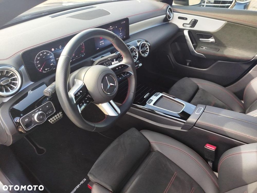 Mercedes-Benz CLA - 10