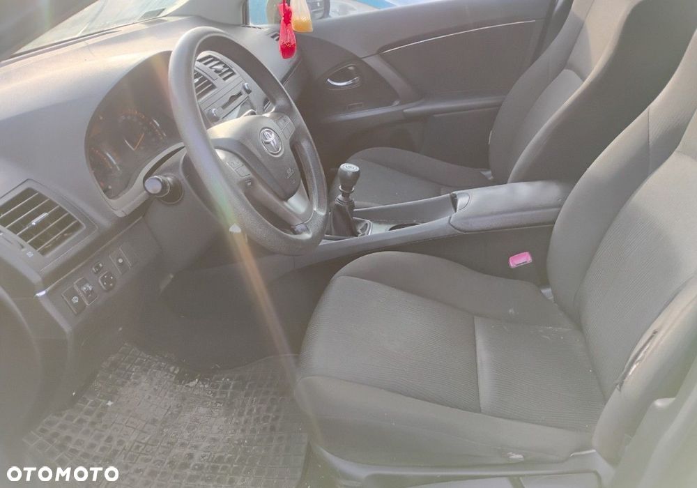 Toyota Avensis - 8
