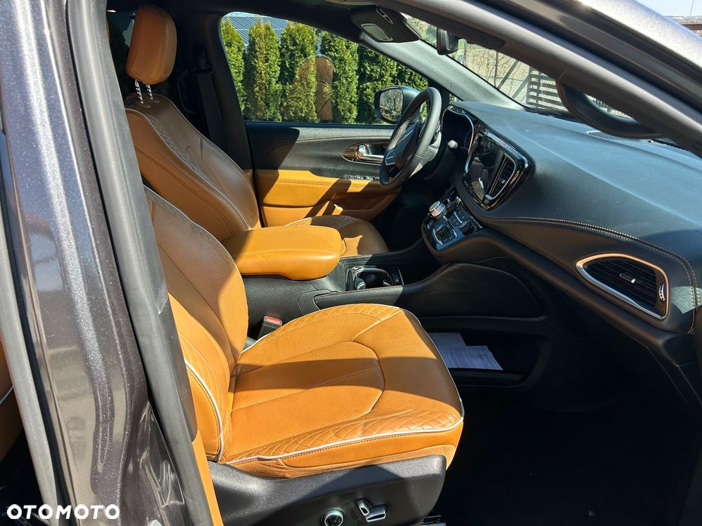 Chrysler Pacifica - 31