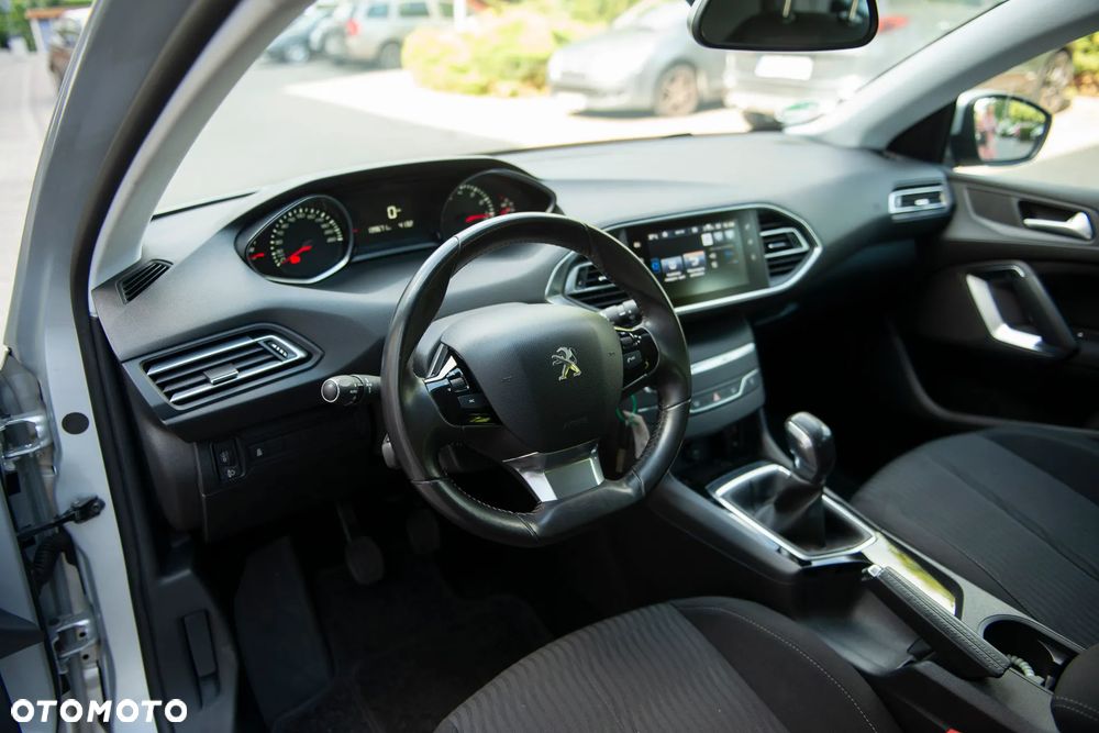Peugeot 308 1.2 PureTech Access EU6 - 17