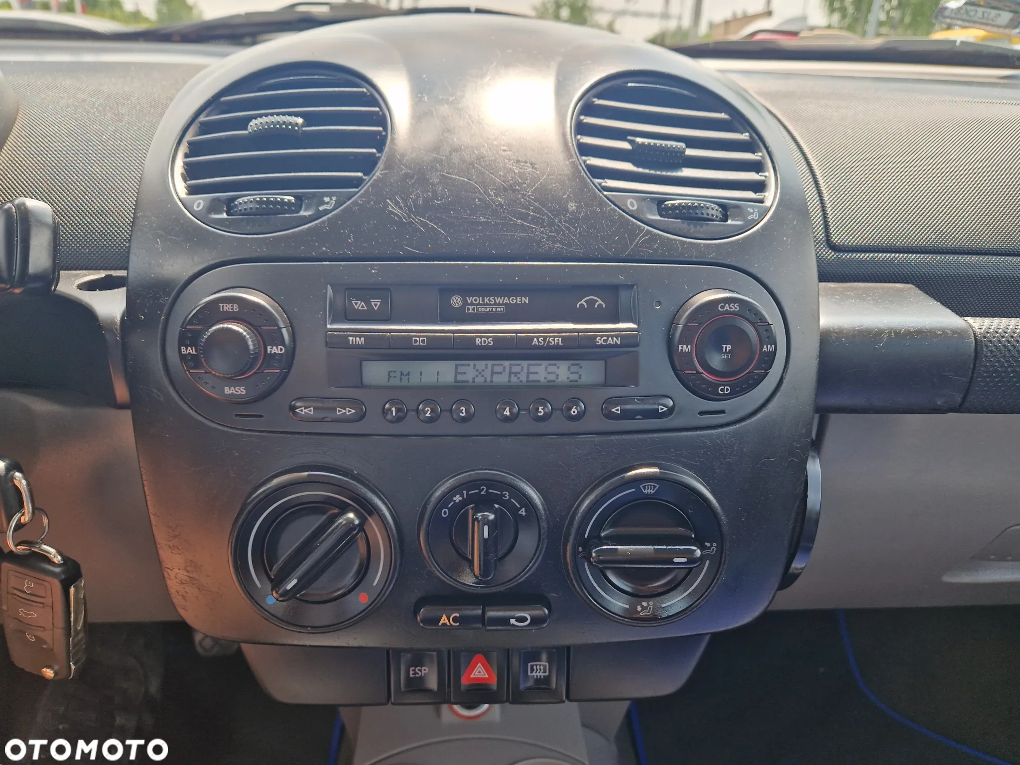 Volkswagen New Beetle - 12