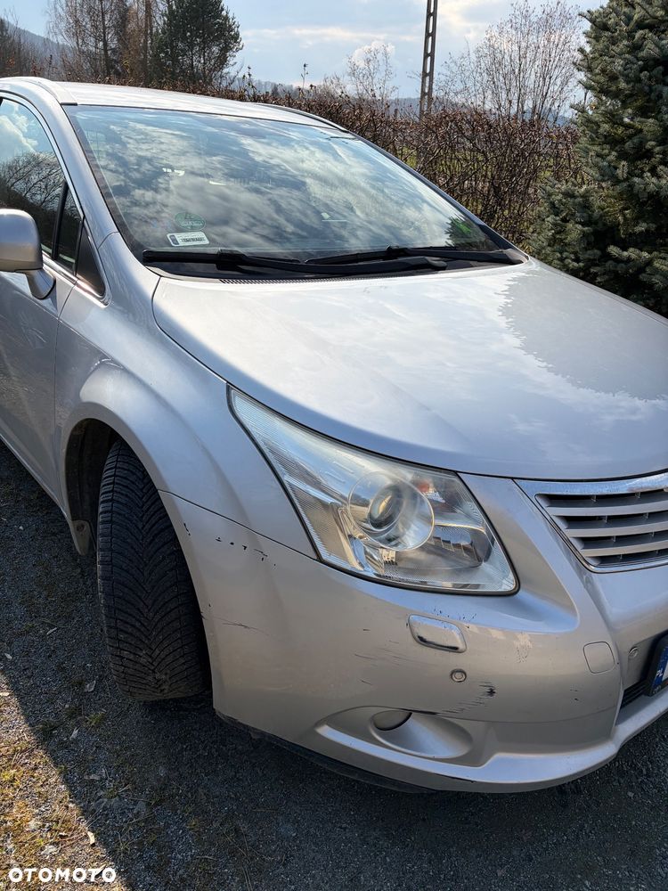 Toyota Avensis 2.0 D-4D Sol - 2