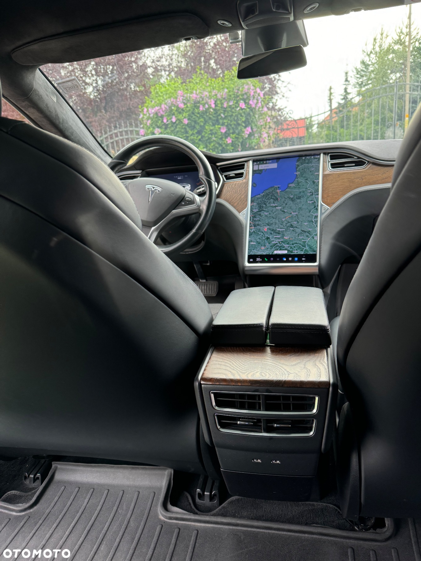Tesla Model S - 23