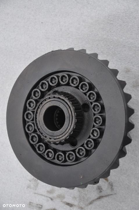 DYFERENCJAŁ WAŁEK KOŁO TALERZOWE PRZOD  JOHN DEERE 6155R - 4