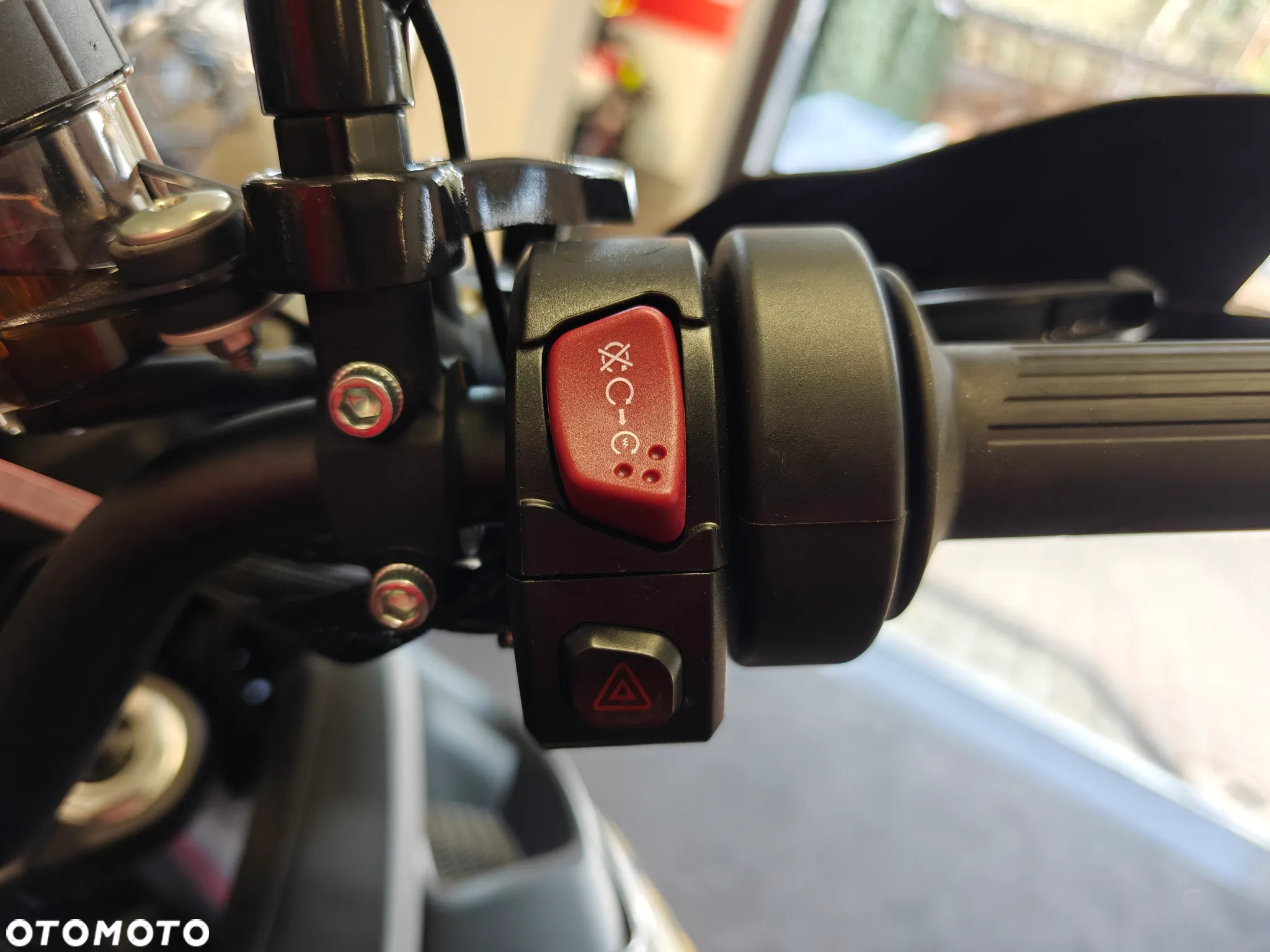 QJMOTOR 900 SX - 12