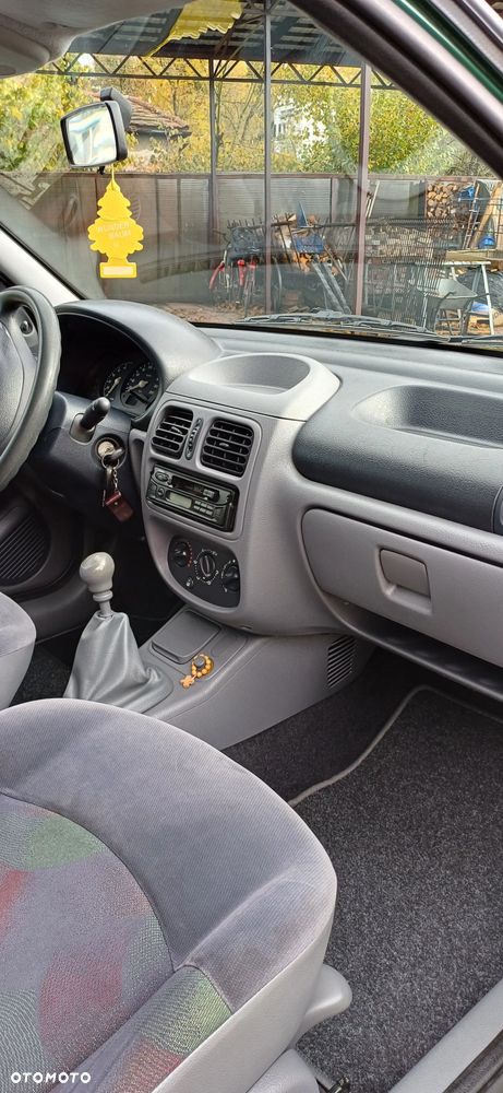 Renault Clio - 11