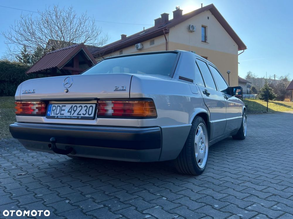 Mercedes-Benz W201 (190) - 12