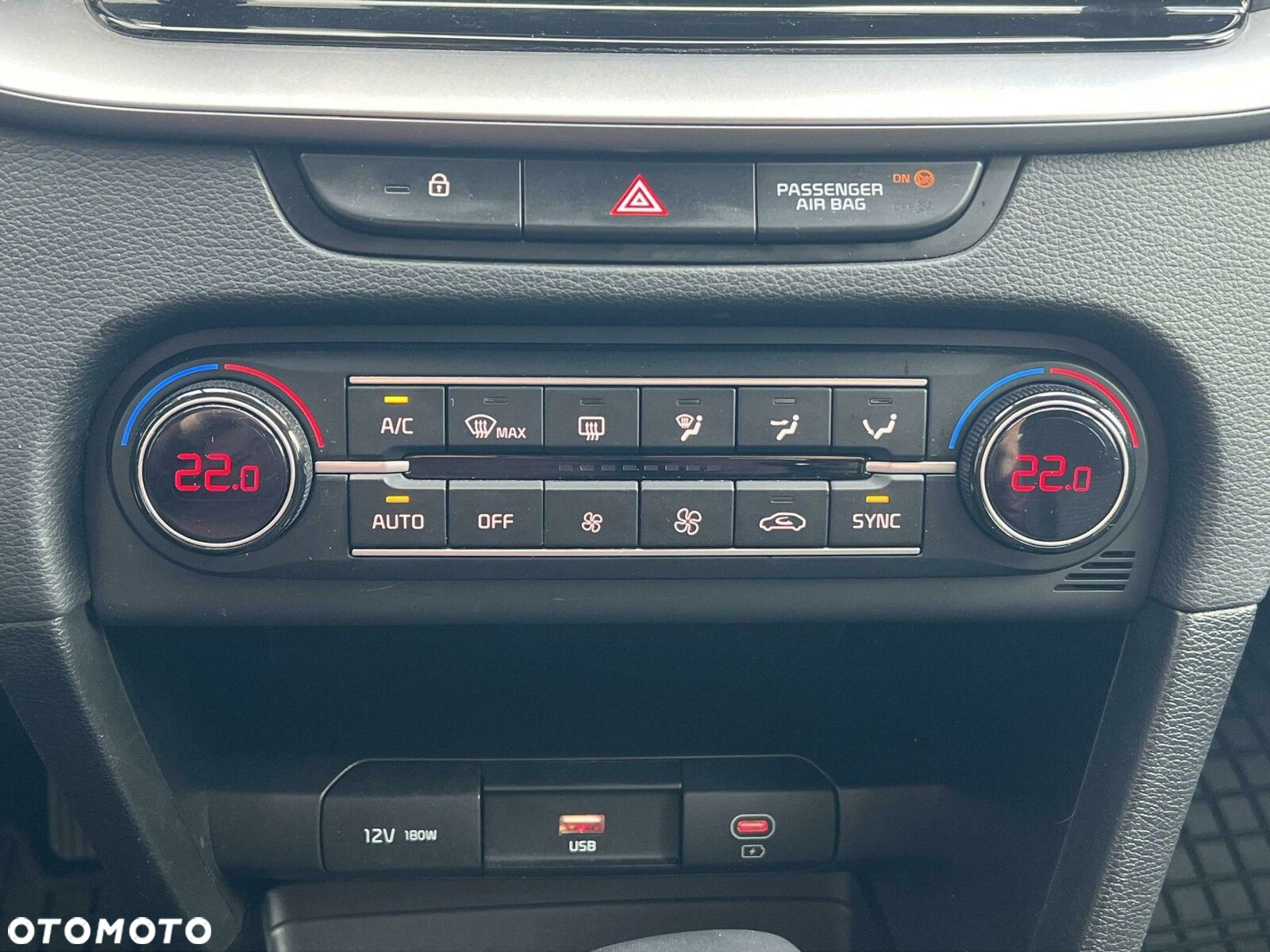 Kia Ceed - 12