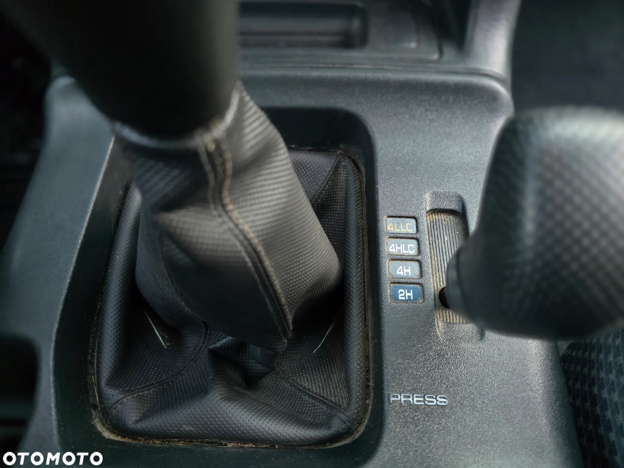Mitsubishi Pajero - 30