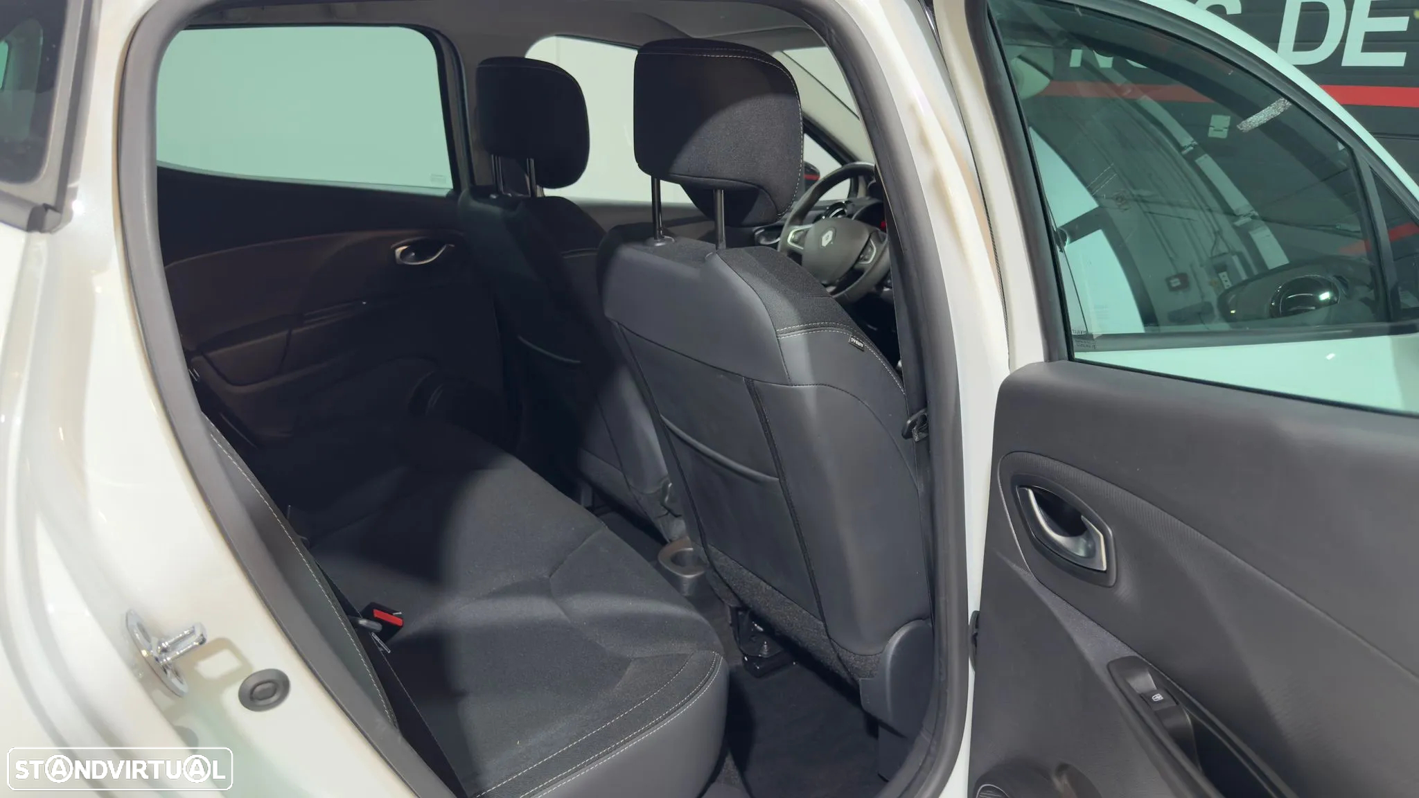 Renault Clio 0.9 TCe Limited - 12