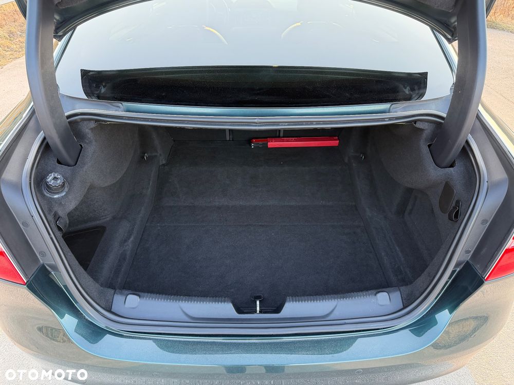 Jaguar XE 2.0 D R-Sport - 10