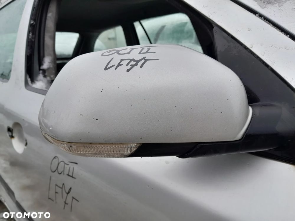 SKODA OCTAVIA II LUSTERKO PRAWE PRZEDNIE PRAWY PRZÓD ELEKTRYCZNE KOLOR: LF7T - 2