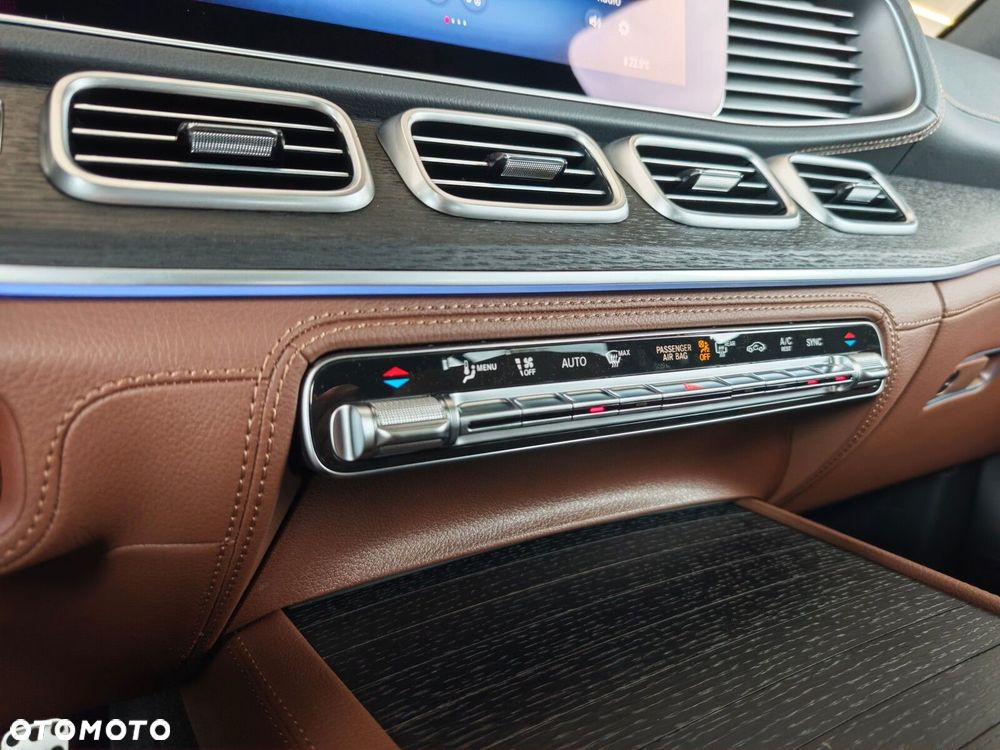 Mercedes-Benz GLS - 29