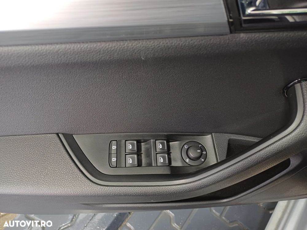 Skoda Superb 2.0 TDI DSG Ambition - 8