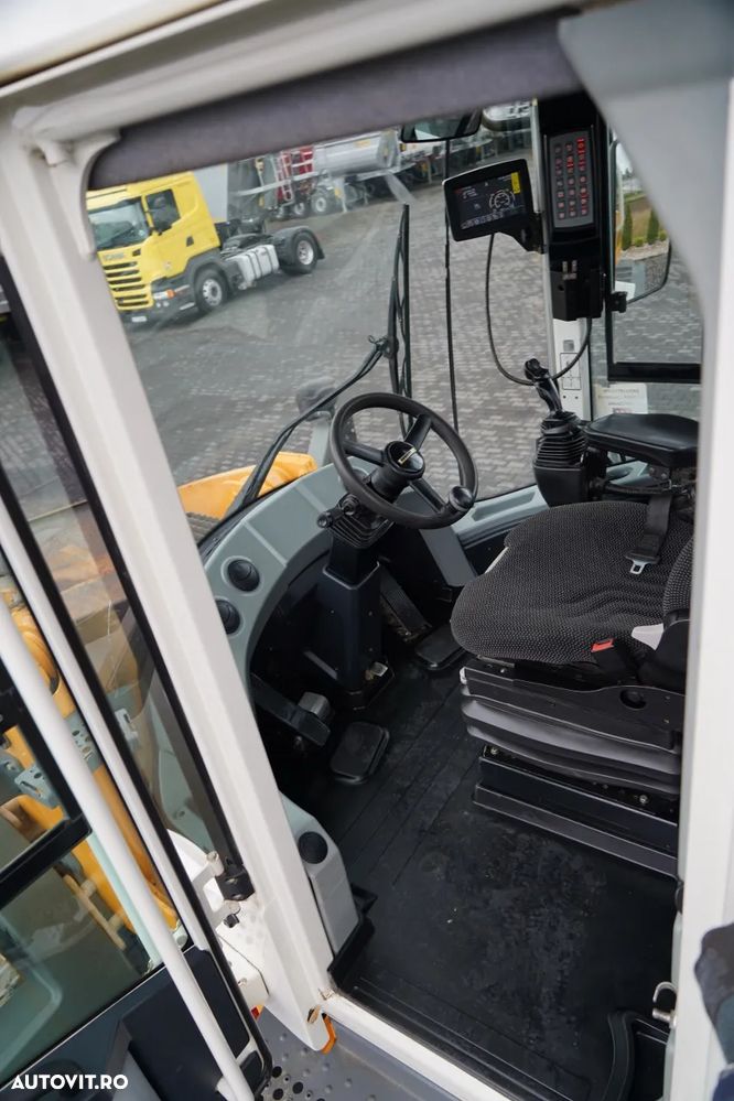 JCB L 576 XPower / ÎNCĂRCĂTOR FRONTAL TELESCOPIC / CAPACITATE CUPA 4,7 M³ - 25