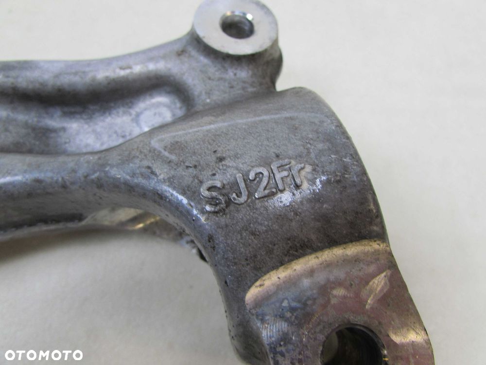 AUDI A4 B9 A5 8W 15-21 LAPA UCHWYT WSPORNIK MOCOWANIE AMORTYZATORA PRAWY PRZOD 8W0038 - 8