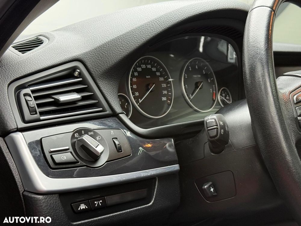 BMW Seria 5 528i xDrive Aut. Modern Line - 11