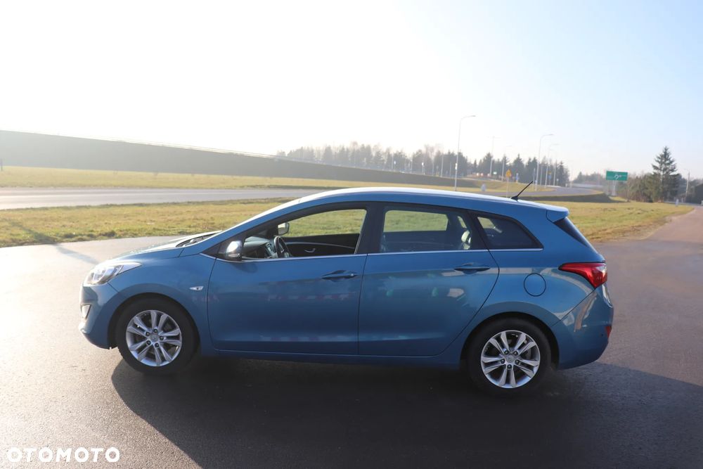 Hyundai i30 blue Kombi 1.6 CRDi Trend - 13