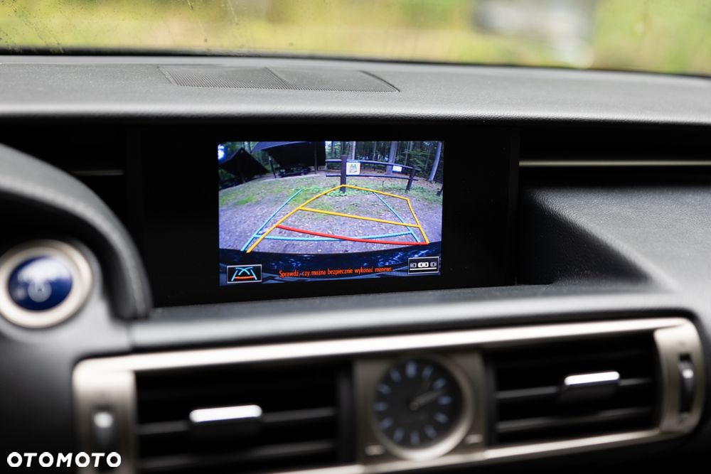 Lexus IS 300h Business - 18