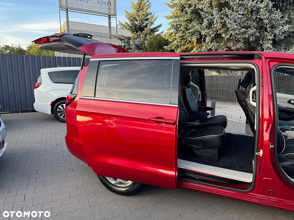 Chrysler Pacifica - 22