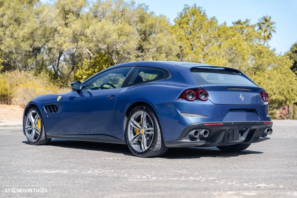 Ferrari GTC4 Lusso - 4