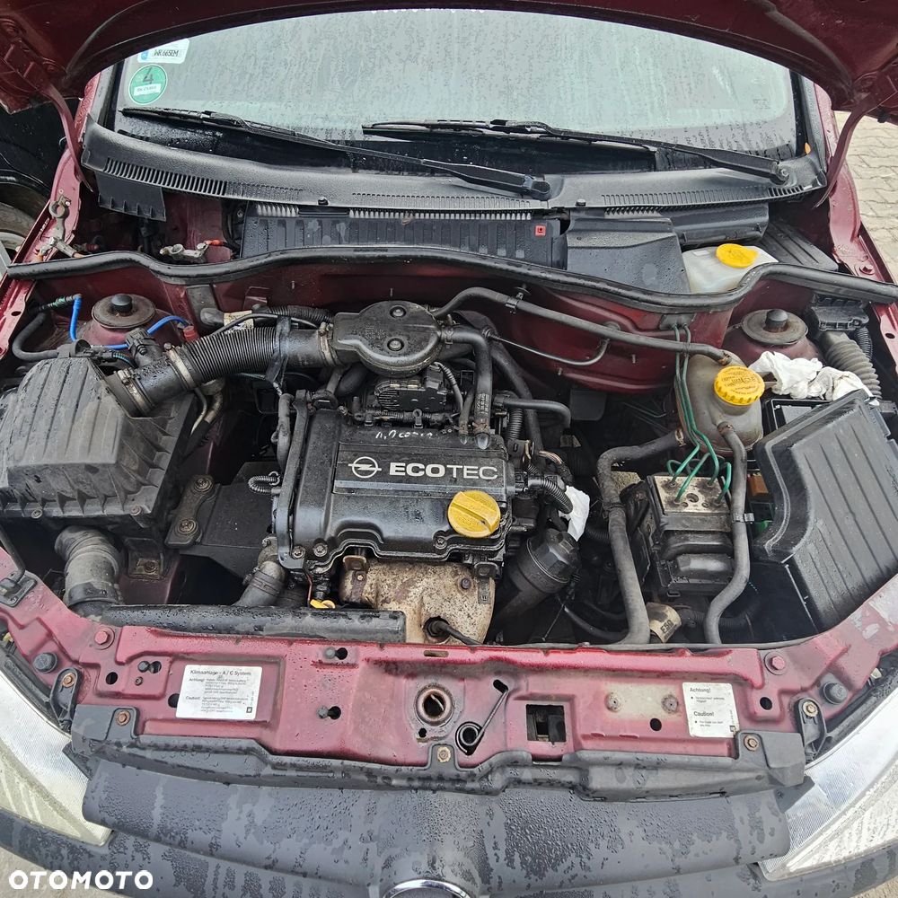 OPEL CORSA - 3 drzwi 1,0 B - pojazd na części: maska, zderzak, drzwi, szyby, lusterka, chłodnica ... - 3