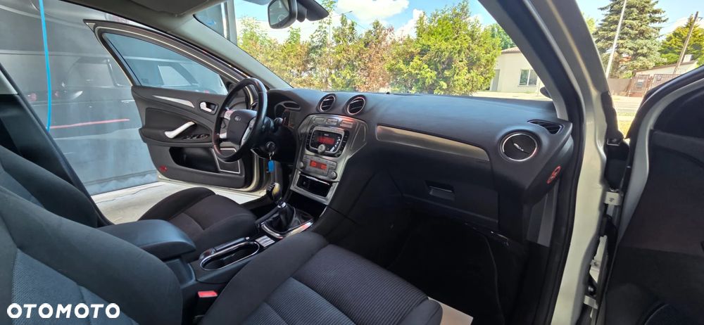 Ford Mondeo 2.0 TDCi Ghia - 37
