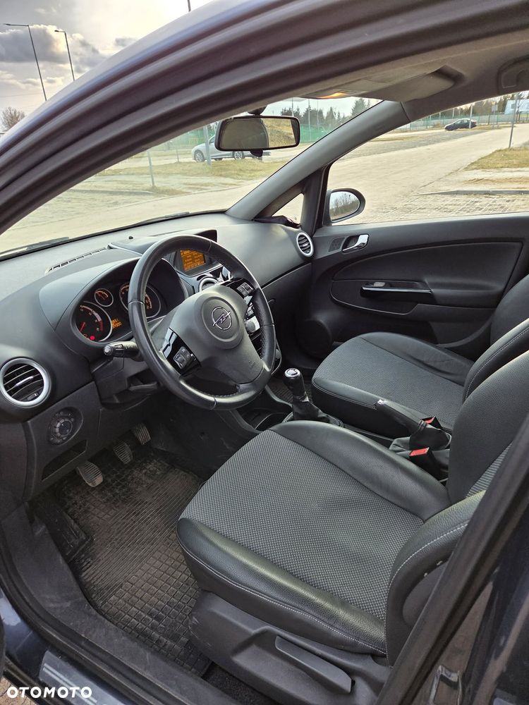Opel Corsa 1.4 16V Cosmo - 7