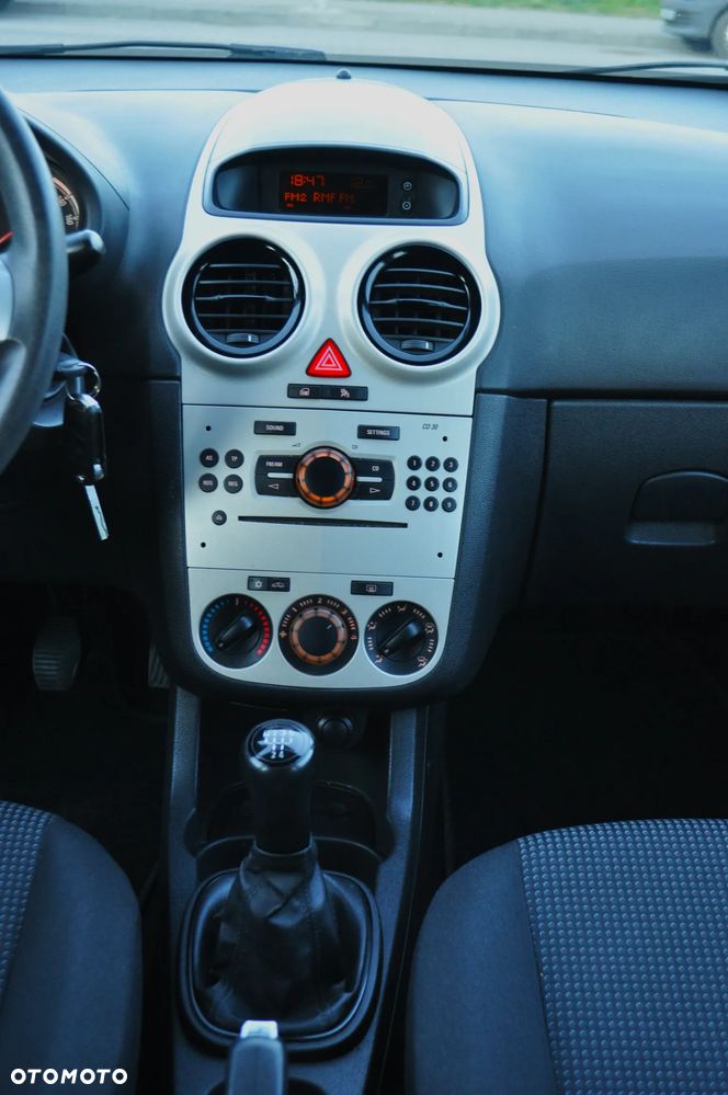 Opel Corsa 1.2 16V Essentia - 17