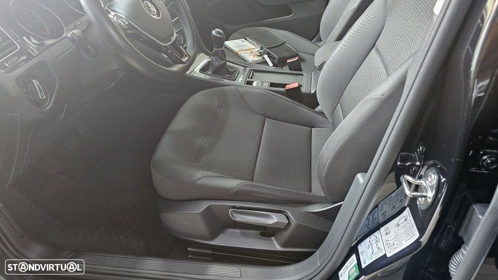 VW Golf 1.6 TDI Confortline - 19