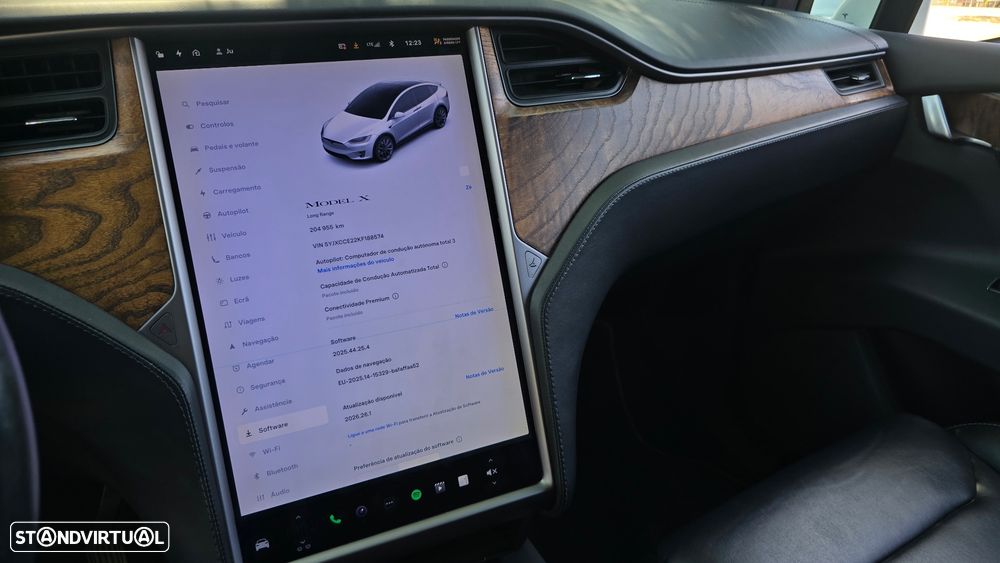Tesla Model X - 10