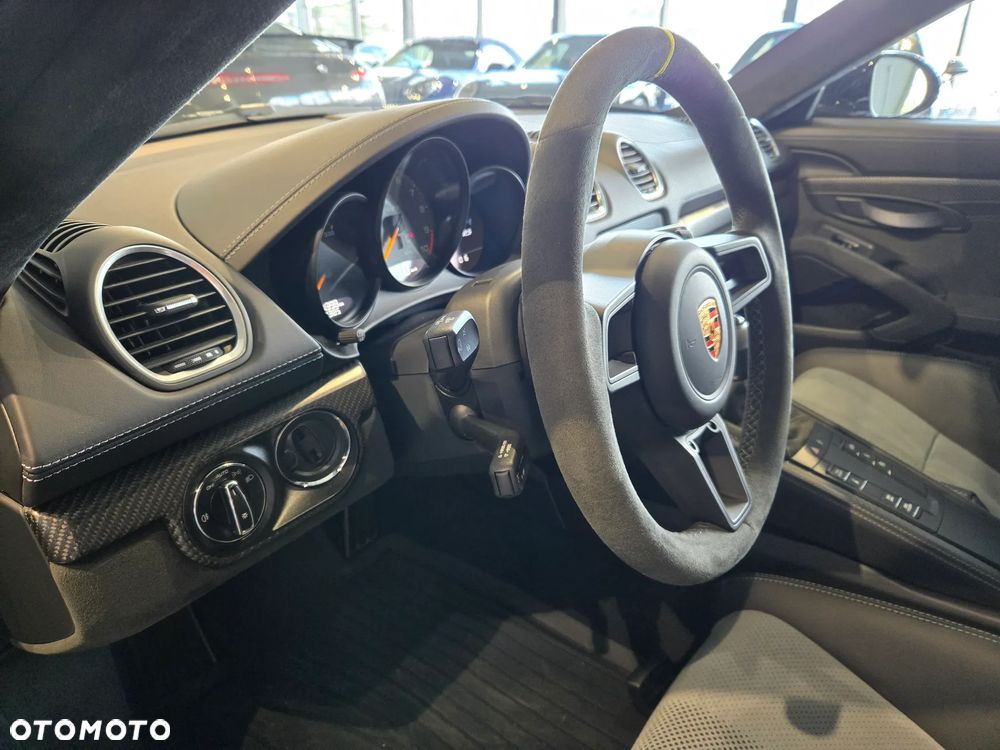 Porsche 718 Cayman - 25