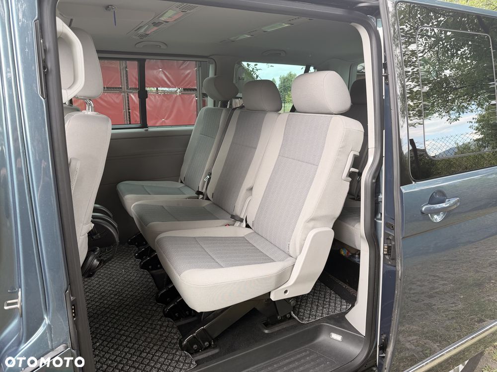 Volkswagen Caravelle - 8