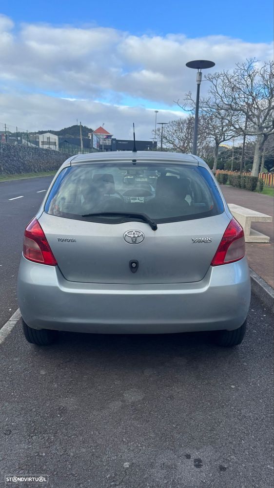 Toyota Yaris 1.0 VVT-i - 2