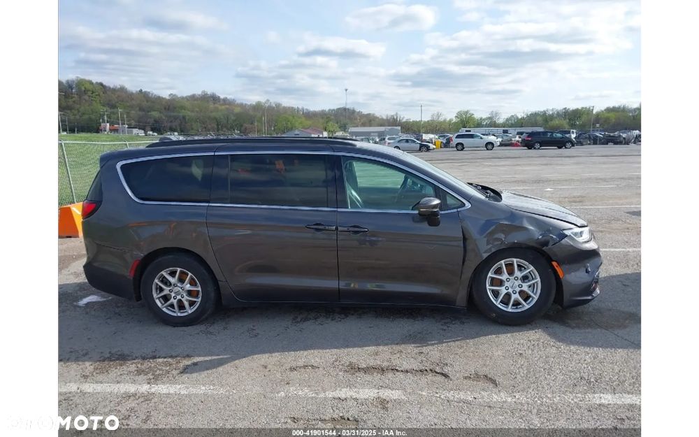 Chrysler Pacifica - 5