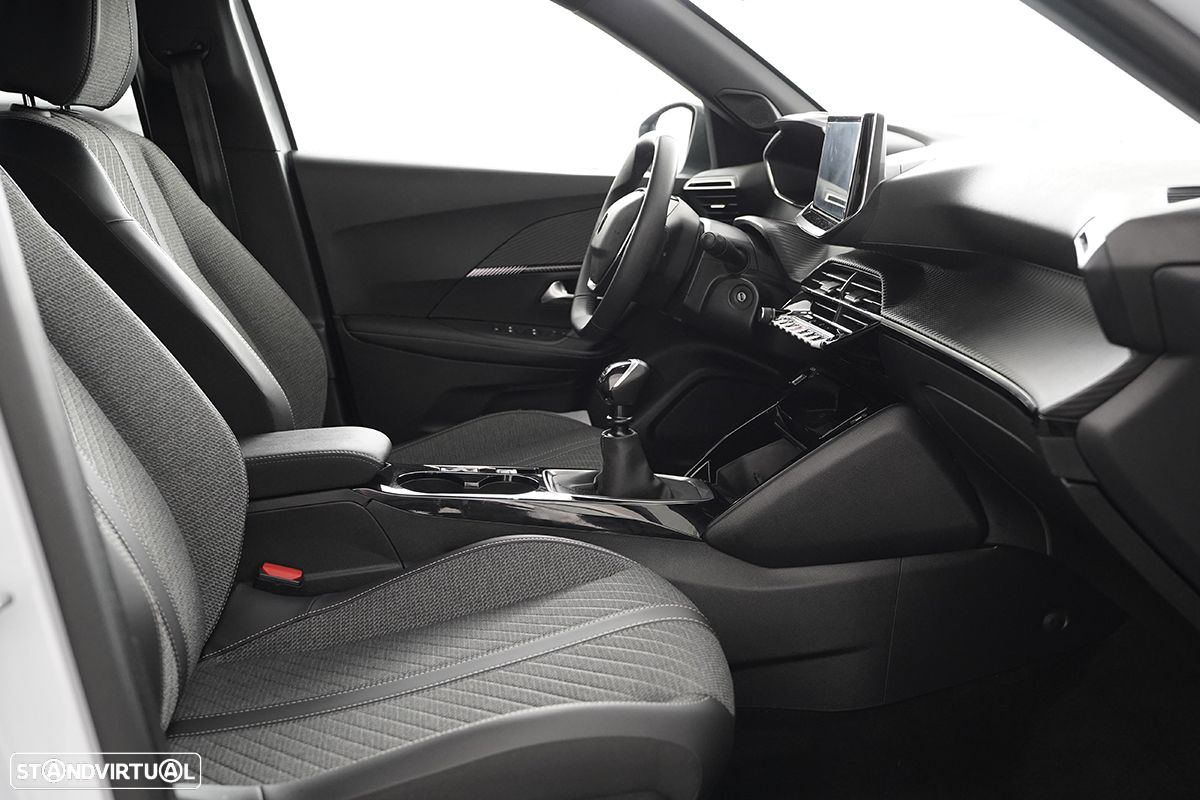 Peugeot 2008 1.2 PureTech Allure - 23