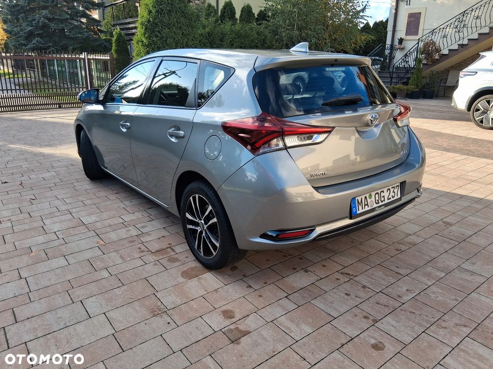 Toyota Auris 2016 photo 3