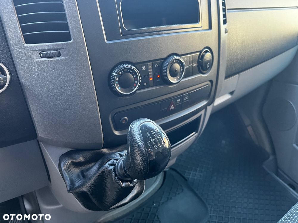 Mercedes-Benz Sprinter - 10