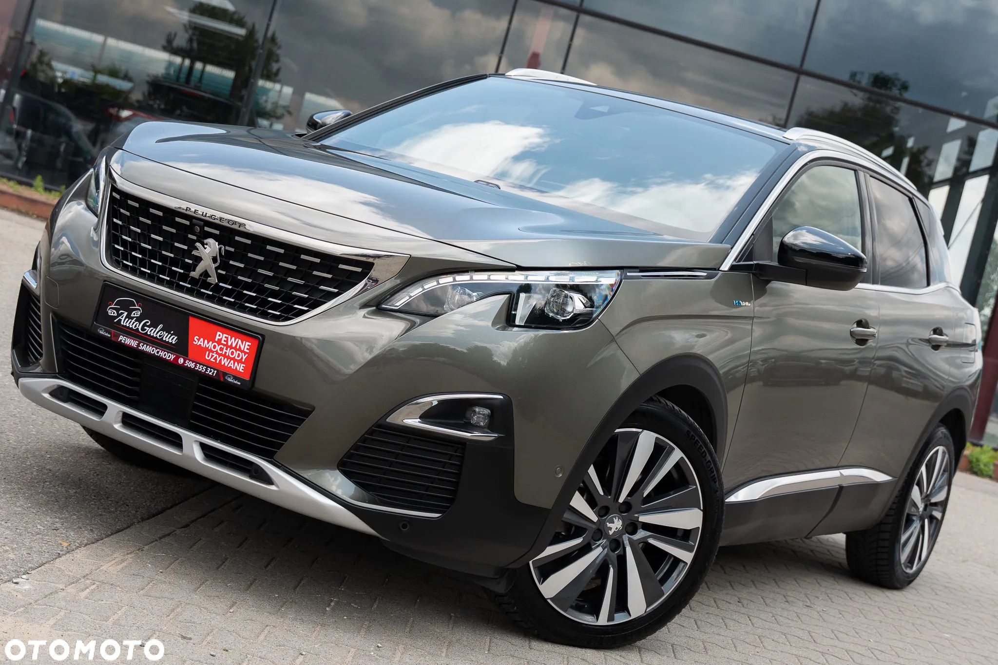 Peugeot 3008 1.6 PureTech HYbrid GT Line S&S EAT8 - 1