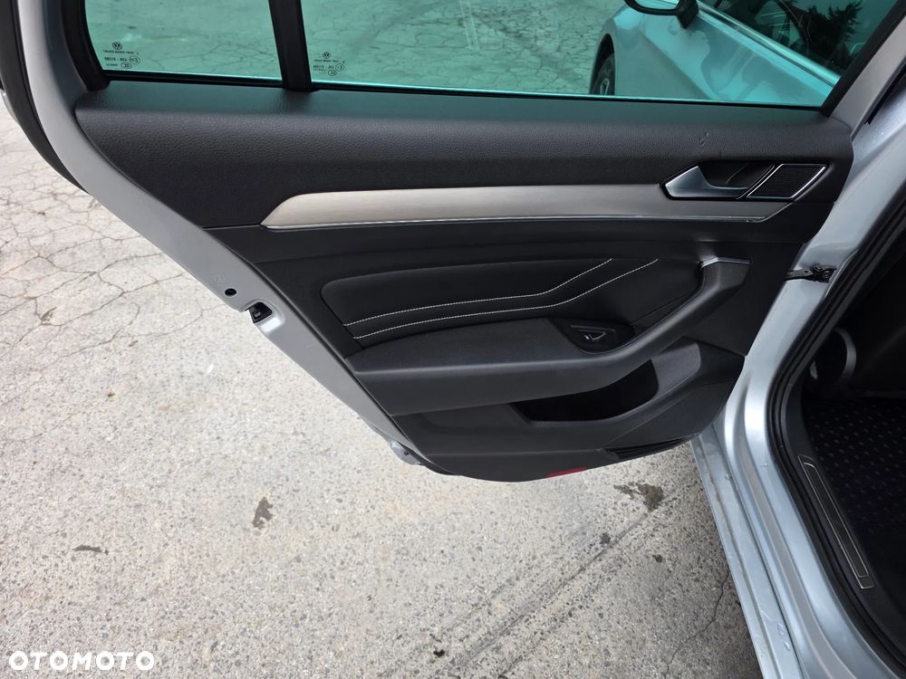 Volkswagen Passat 2.0 TDI SCR DSG 4Motion Business - 15