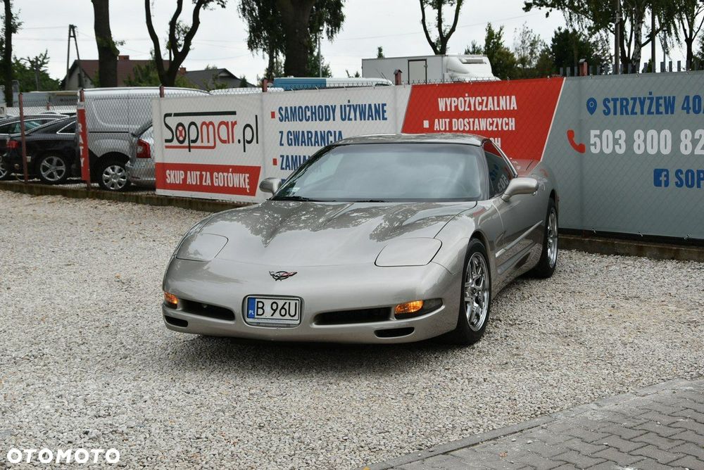 Chevrolet Corvette - 17
