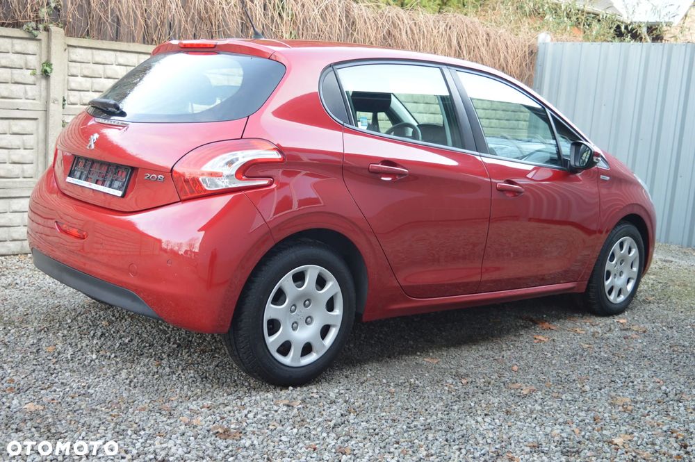 Peugeot 208 - 8