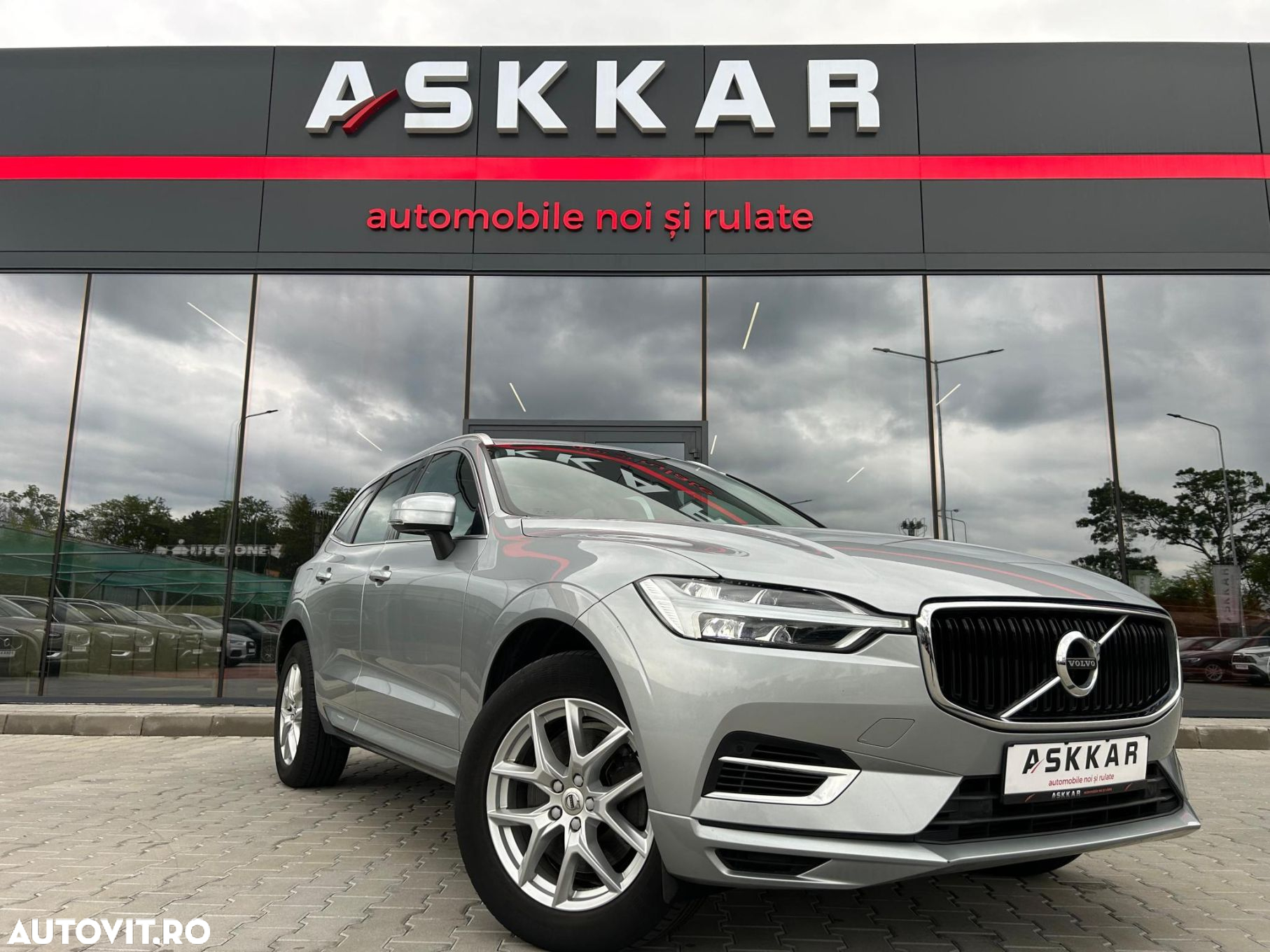 Volvo XC 60 T8 Twin Engine AWD Geartronic Momentum - 3