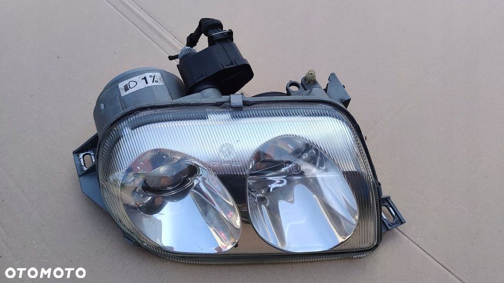 Alfa Romeo GTV Spider lampa prawa.Reflektor. - 1