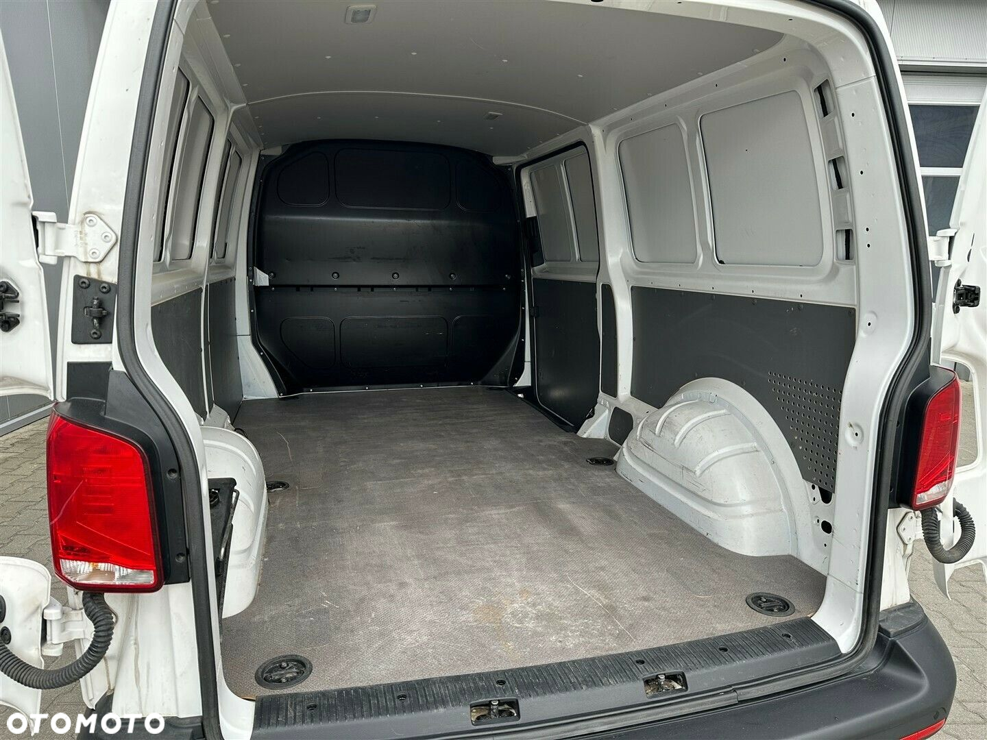 Volkswagen Transporter T6.1 FURGON 2.0 TDI 150KM - 11