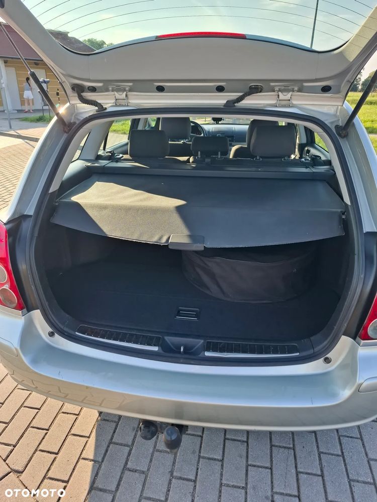 Toyota Avensis - 18