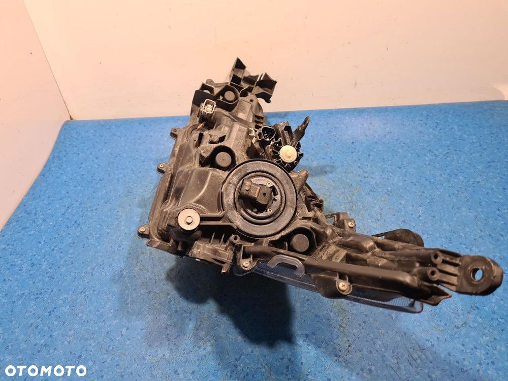 TOYOTA COROLLA E21 REFLEKTOR PRAWY 81110-02T30-00 - 11