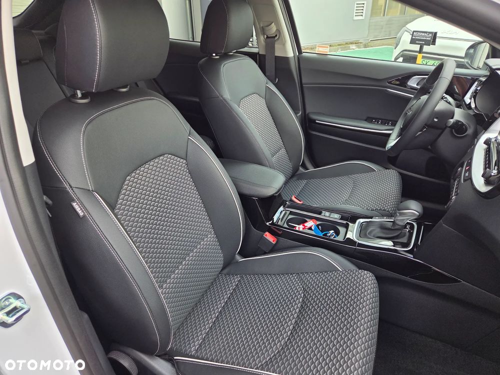 Kia XCeed 1.5 T-GDI Business Line DCT - 13