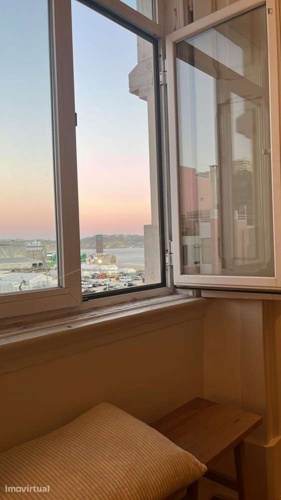 Quarto - localizado em Linda-a-Velha Lisbon - Grande imagem: 4/10