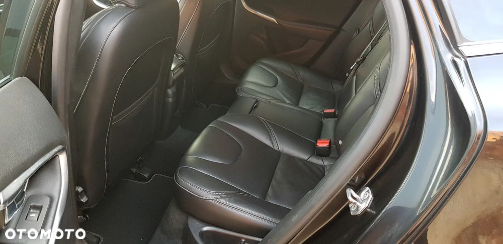 Volvo V40 D3 Geartronic RDesign - 11